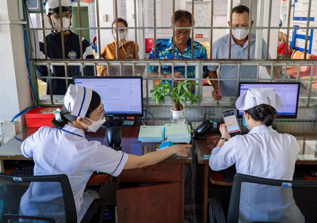 Bệnh nhân đến thăm khám tại Bệnh viện Đa khoa khu vực Cà Mau