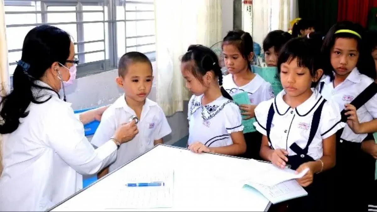 Hỗ trợ học sinh, sinh viên tối thiểu 50% mức đóng bảo hiểm y tế - Ảnh: quangngaitv.vn