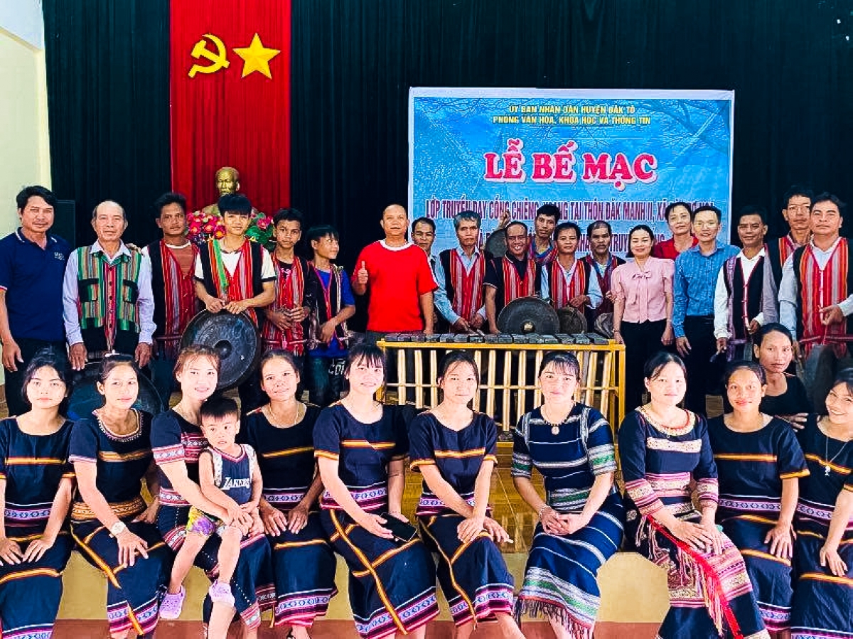 Mơgêi Hneăng hnê pơtho tôu chêng koăng Rơteăng xua ngoh A Huyền hnê a thôn Têa Rơman, cheăm Ngok Tụ, kong pơlê Kon Tum (ton), Quảng Ngãi – Um xua tơná ngoh ăm