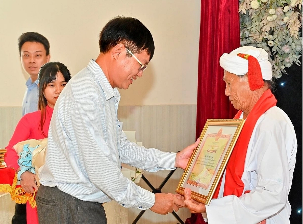 Po Gru Đoàn Minh Duyên tok hu Harak pok meyaom di UB Bhap bini tinh Binh Thuan klak kayua hu jak jeng dalam bruk jak ba dakvah, pathau khan di bhum urang bangsa takik.