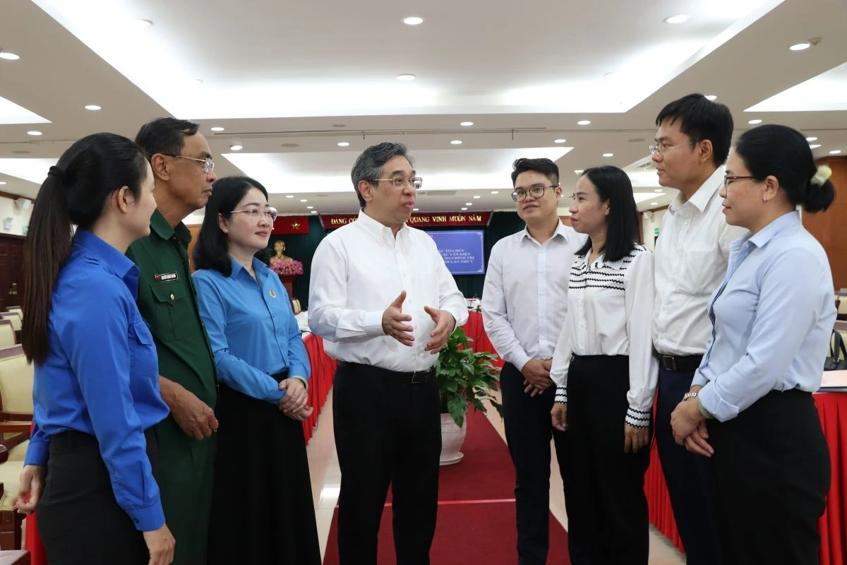 Ban raya Ho Chi Minh caong ngak sa danak dak cakrok patagok urang ngak bruk ilamo glong saong palei pala birau