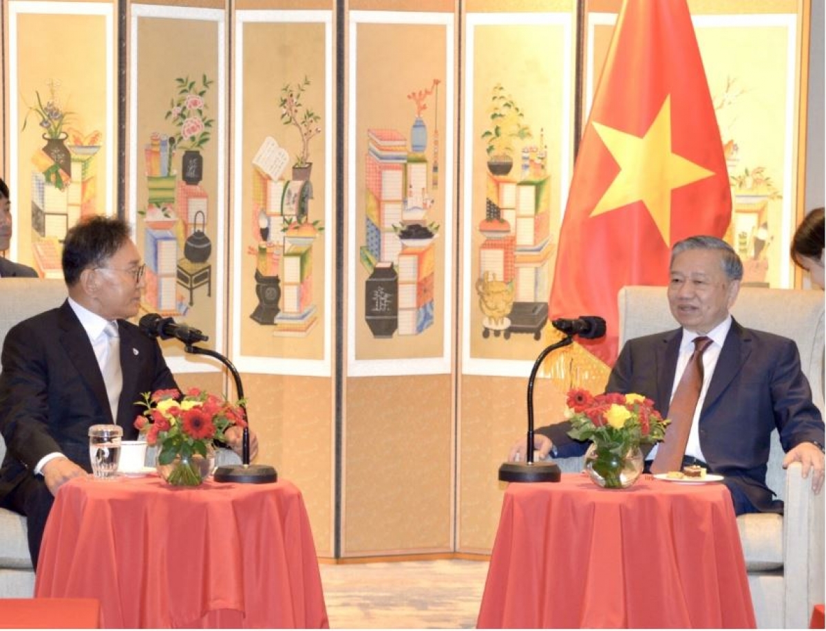 - Khua gĭt gai Đảng Tô Lâm  leh anăn Khua Anôk bruă bi ala hđăp Việt Nam Park Soo Kwan