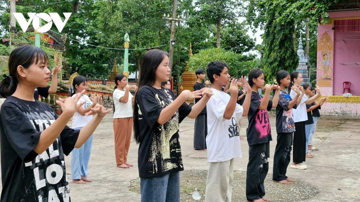Dom adei chreih takre haong ragam tamia bangsa