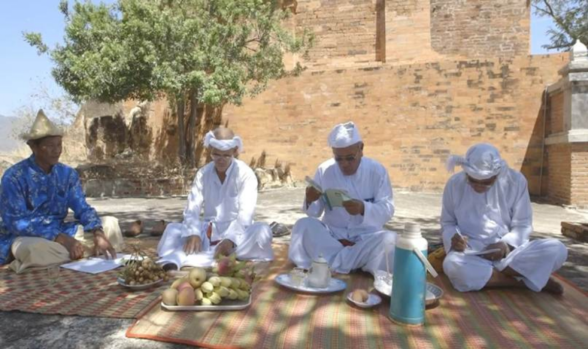 Dom urang daok puac Ariya Cam