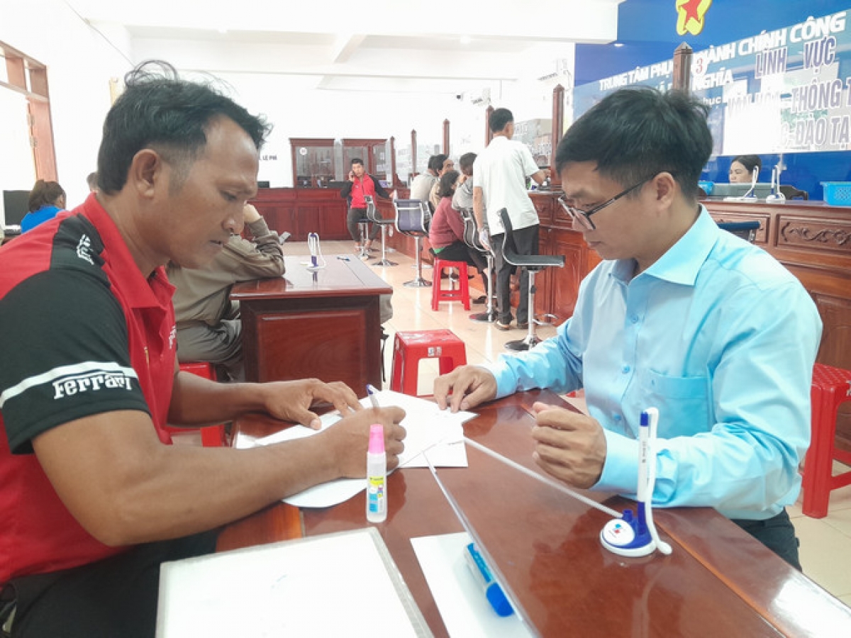 Ong Nguyễn Văn Tuấn, Phaok Yam ndok ngak bruk di Pasak duh bruk Karja xa Phú Nghĩa, tacei ba tapak ka rahra ngak harak gar karja