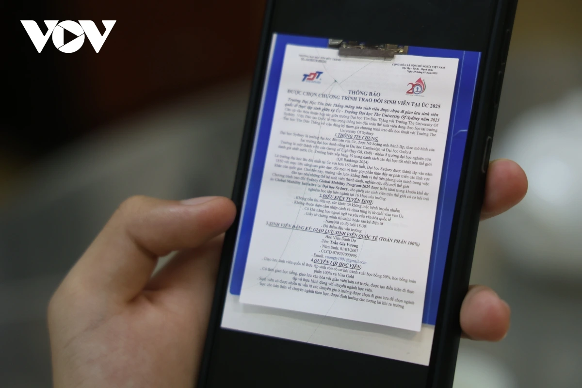 Tui adei V. bruk chot pagat meng akaok meti di kol bleik lac ngak ja sang bac Dai hoc pathau khan lac adei hu pilih ruah hu mbaok tame danak dak pambuak me-in sinh vien dunya di Australia.