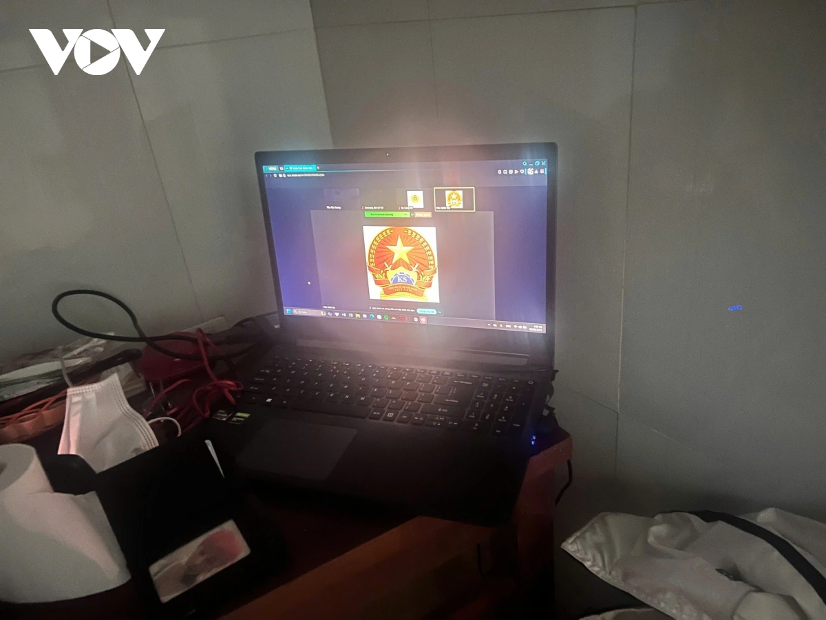 Mbaok laptop di adei V. di tukvak hu kapul kong an daong paklah di sa sang padeih padei di Dak Lak