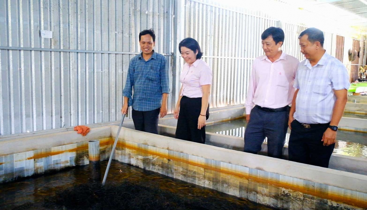 Rilo baoh sang rahra di xa Tân Hòa jak jeng haong bruk raong lanung oh hu gluh