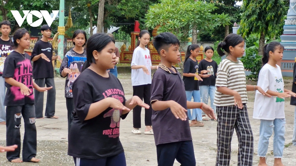 Tal pato tamia daong dom adei hu rilo bruk siam mekre dalam mbang padeih bilan pandiak