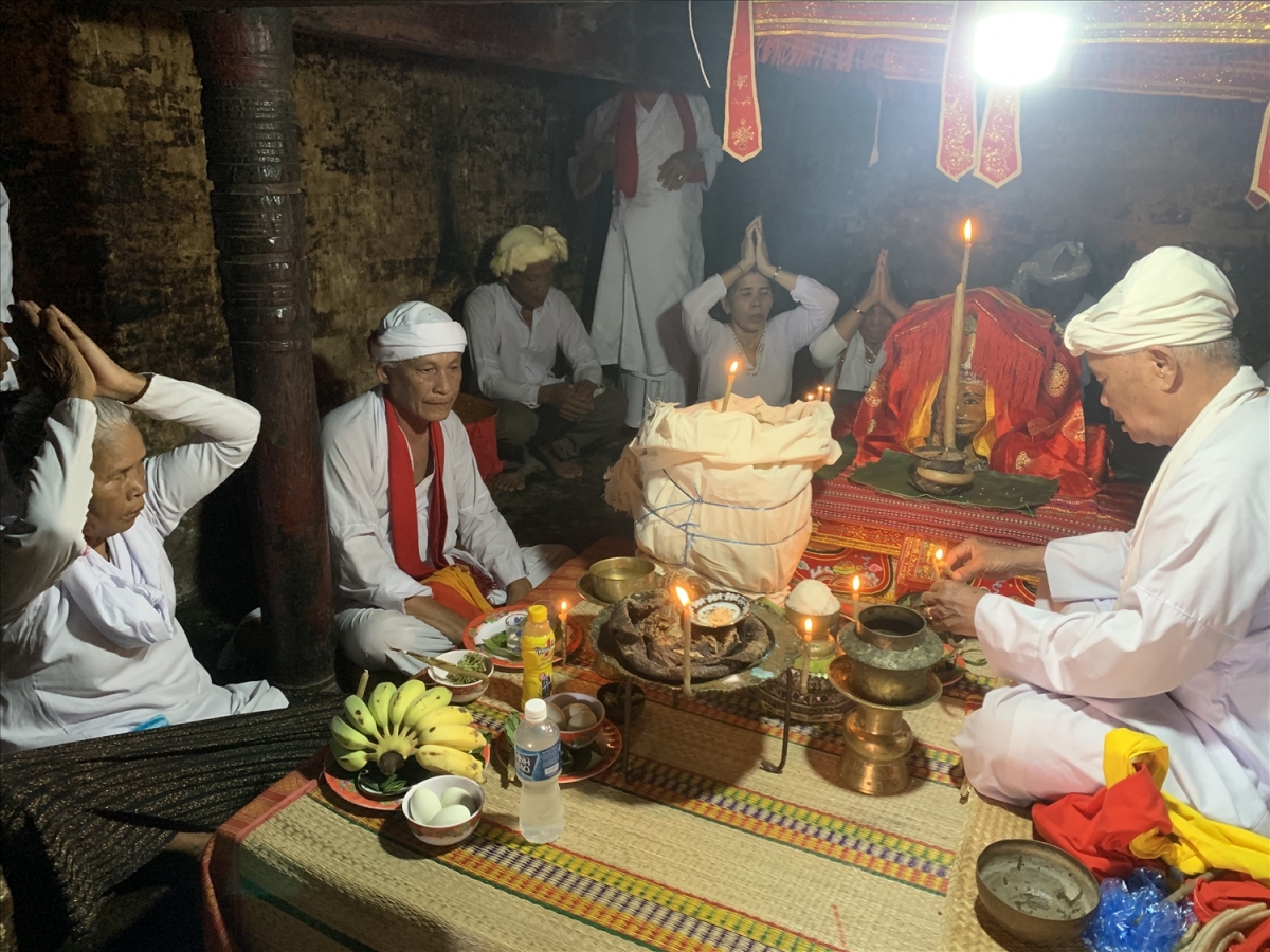 Urang Cam pok ndap nda kaya paling ka Po dalam Bimong Po Klaong Girai