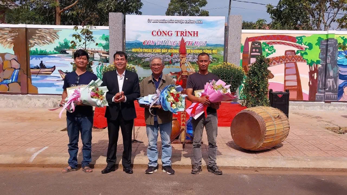 Klei pah mni kơ phung čih mkra đru mguôp hlăm êlan kač rup “Klei yăl dliê kơ Krông Ana djiêô êa krông amĭ” gưl 50 thŭn mblah dưi Buôn Ma Thuột 2025.