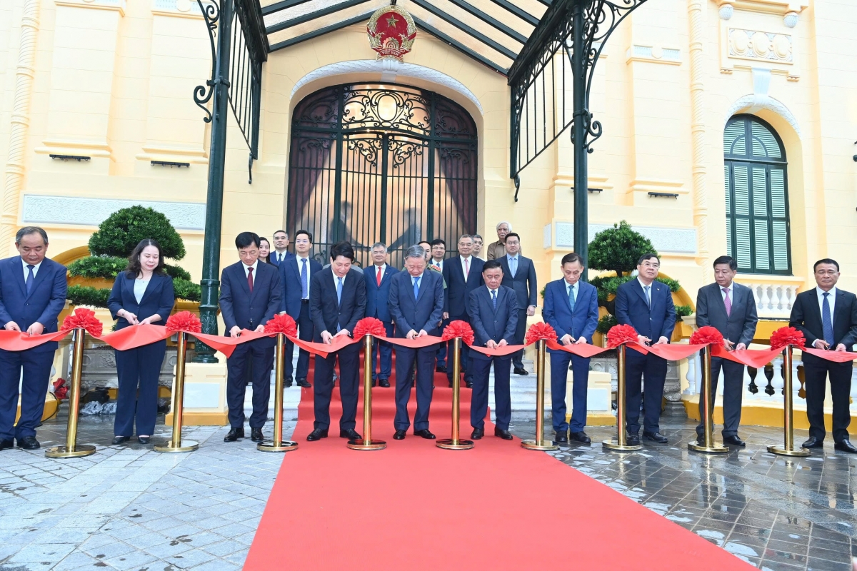  Khua git gai Ping gah ơi Tô Lâm hăng Khua mir sir ơi Lương Cường hrŏm hăng ƀing khua čơkăp bơnal mă yua hăng jao glăi sang Bắc Bộ Phủ