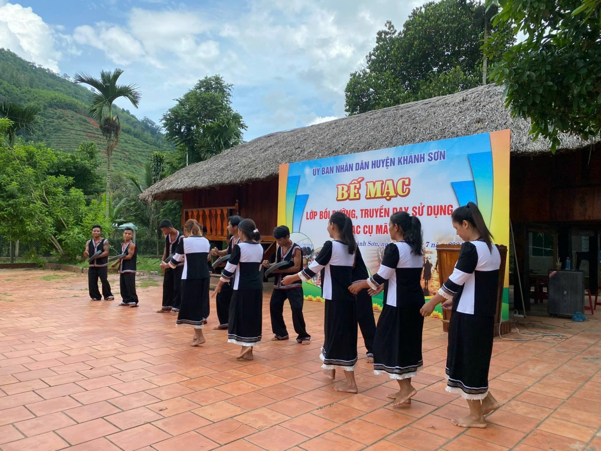 
Tơring groi kông tơ̆ Khánh Hòa chĕp vei kơjăp tơdrong jŏh ayŏ kơ dŏ xoang hơdai hăm atŏk tơiung chă tơmang lăng lơ̆m tơpôl