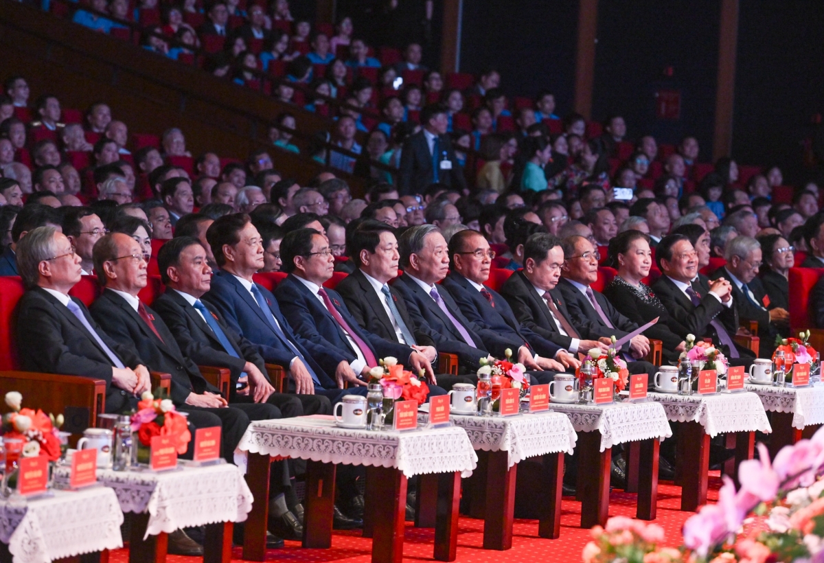 Mâu kăn pơkuâ Đảng, Tơnêi têa veăng leh tơbâ