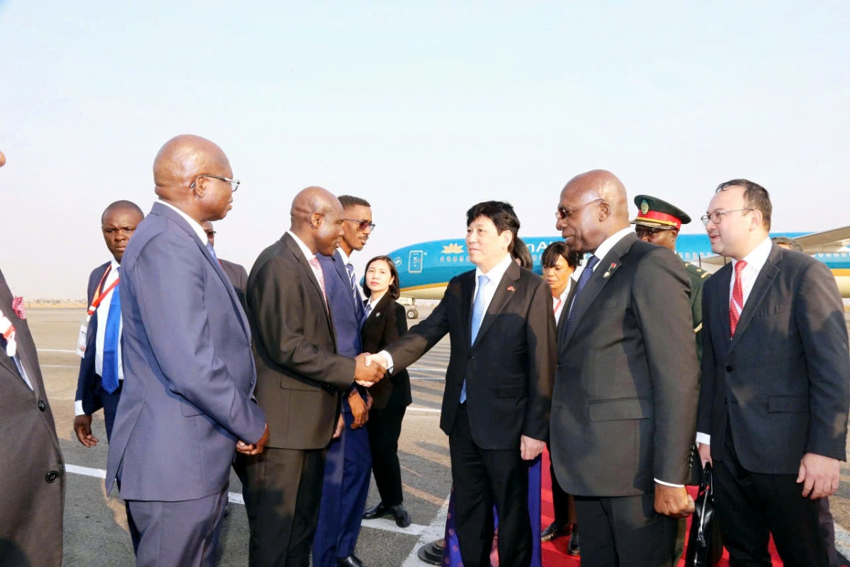 Kruanh rđău kan ngih dak Angola wơt Kruanh dak Lương Cường ta tach ndeh păr