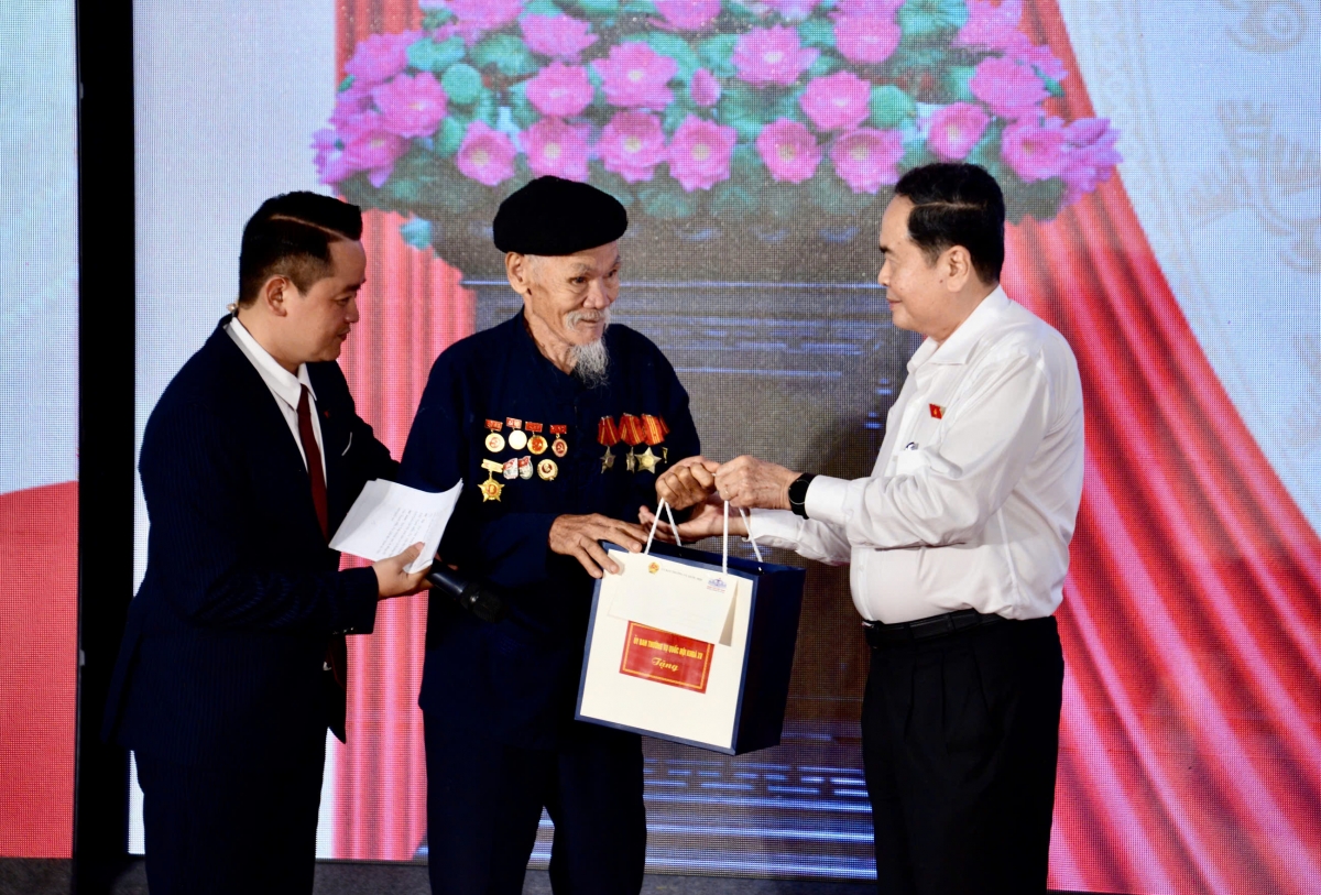 Khua anôk bruă kƀĭn ala Trần Thanh Mẫn lač jăk kơ phung khua mă bruă cách mạng