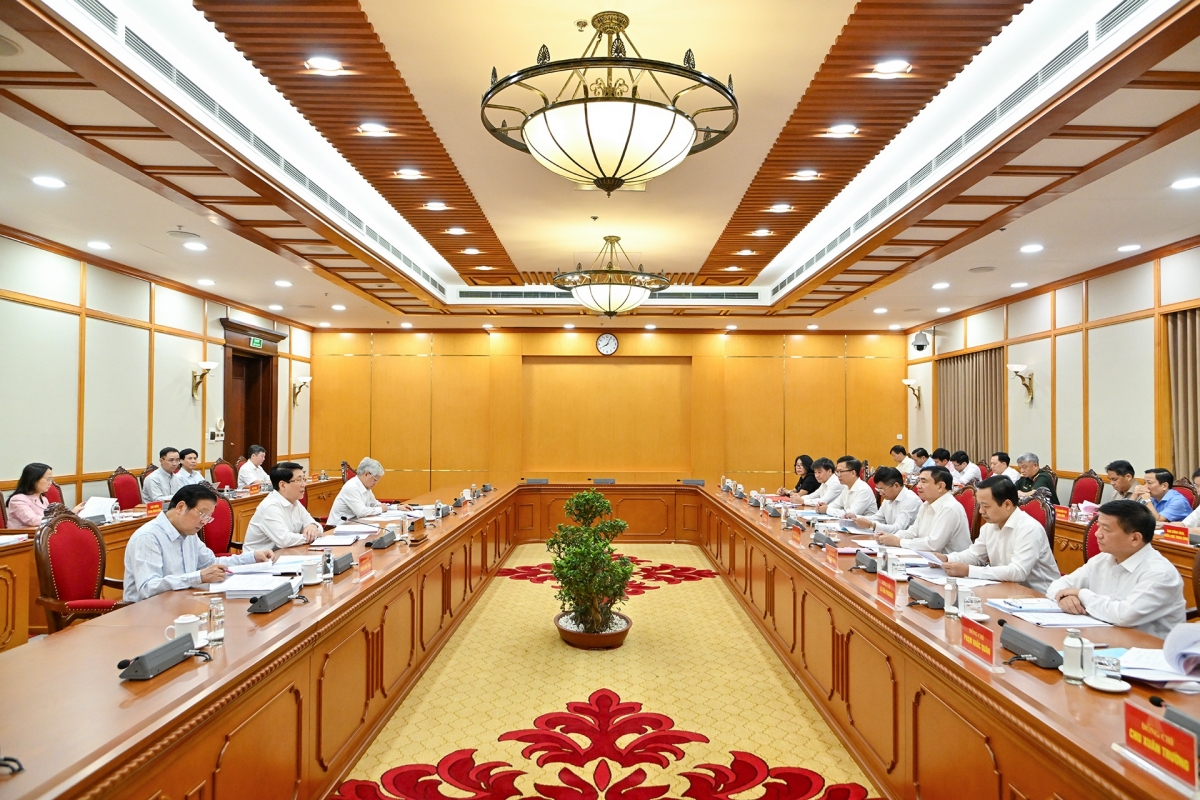 
Kơdră chĕp pơgơ̆r Teh đak Lương Cường bơ̆ jang hăm Điện Biên, Gia Lai.