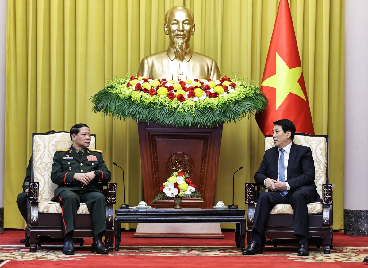 Củ tịc lơgar ồng Lương Cường wă Trung tướng ồng Vongsone Inpanphim, Cau drơng kơnòl Tổng kụk Cíñ trị Mpồl Ling klàng làng bol Lào