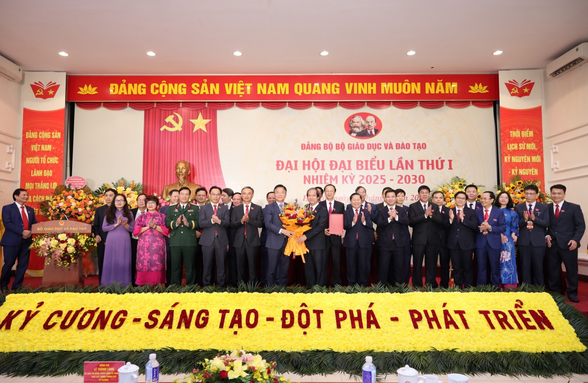 
Đảng ƀộ Ƀộ Bơto bơtê mờ Bơsram bơyai lơh pơrjum dờng cau ala mat dơ̆ 1