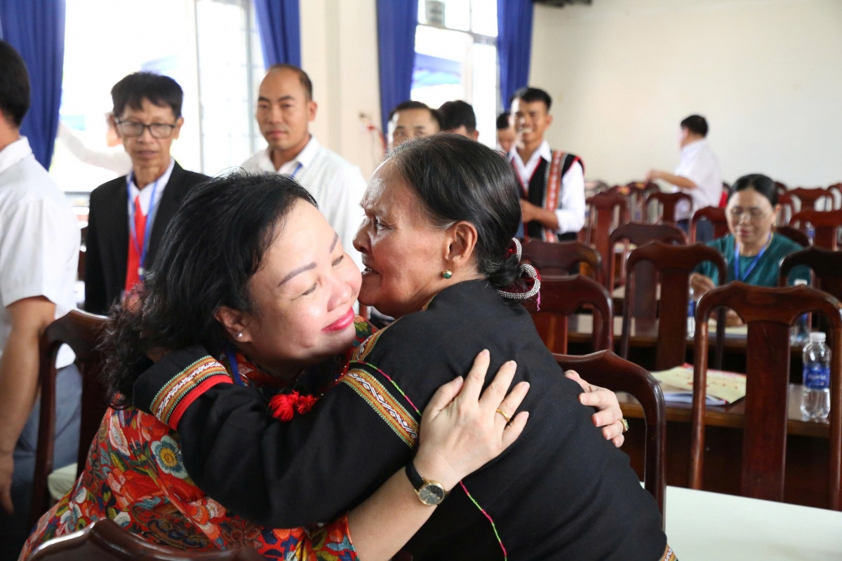 Pran kiăng khăp ƀu-eng mơng mơnuih ƀôn sang să Yang Mao brơi kơ yă Cao Thị Hoà An, kơ-iăng Khua git gai Ping gah, Khua jơnum min pơ ala mơnuih ƀôn sang tơring čar Dak Lak