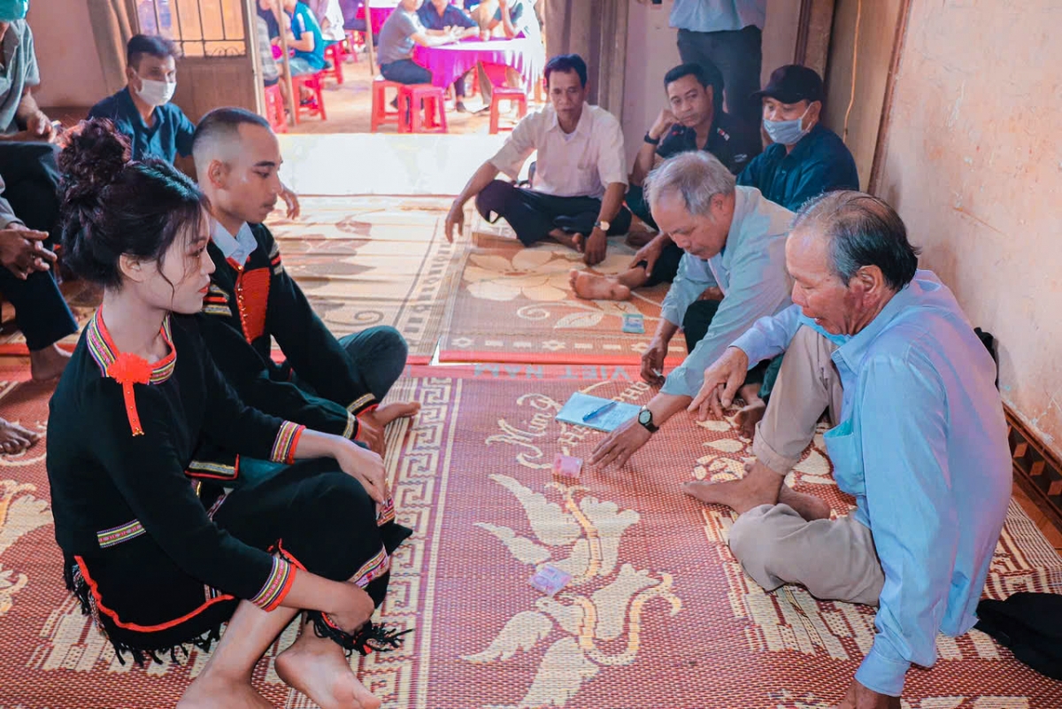 Mâu meh, miê pơchân tối prế on veăng nếo pơkoăng