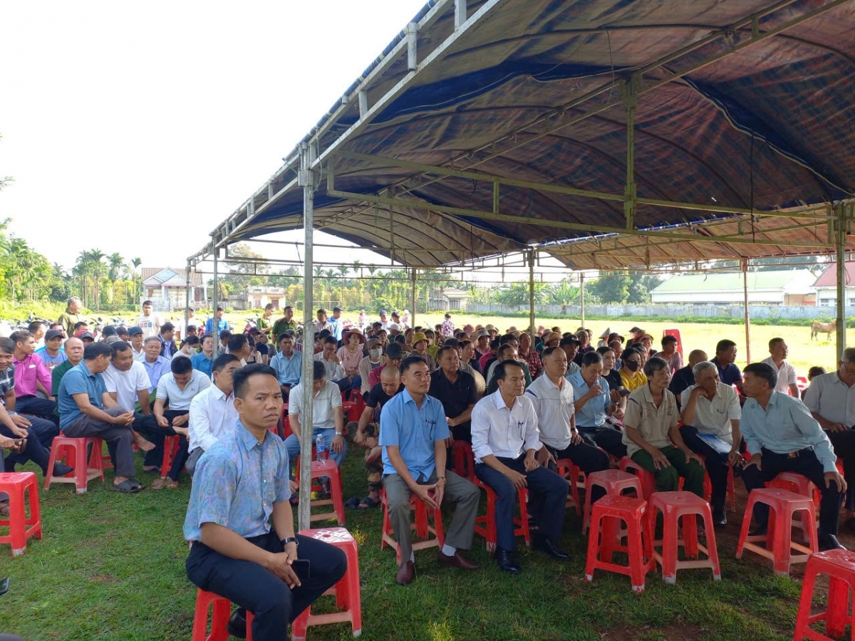 
Tơlĕch jang Đĭ đăng kon pơlei vang vei lăng sơđơ̆ng Teh đak tơ̆ Ea Ktur.