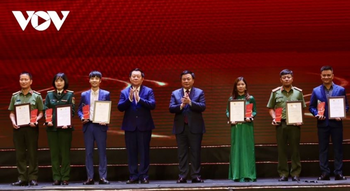 Teăng mâ Ban Thời sự VOV1 (má pái sap ing hơ’vá) rơtế ƀă mâu ngế ki chêh châ krâ pri A