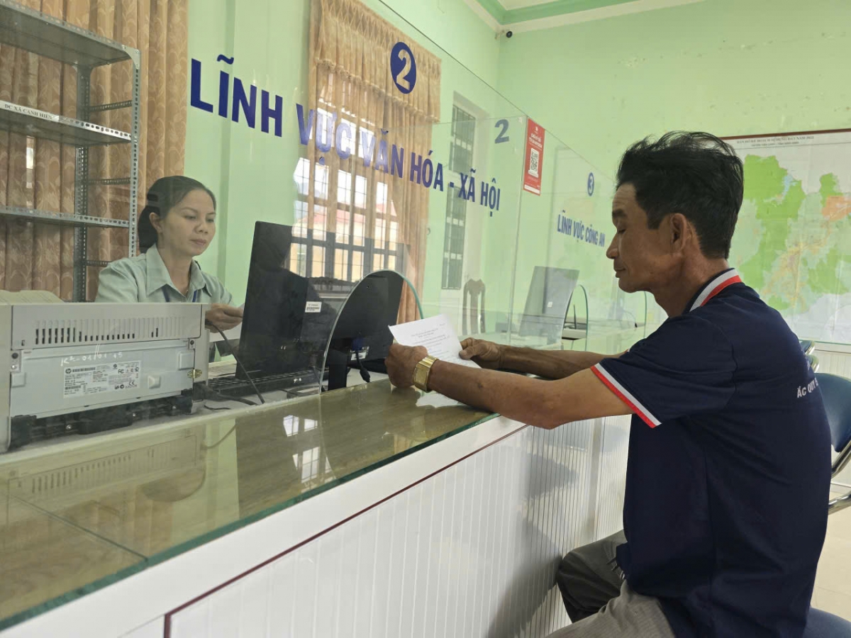 Ntŭk dơn ƀư siƀŭt bah xã Canh Vinh ta thôn Canh Hiển, kơl nuĭh ƀon lan tât ngăch lơn tâm rnôk nkra ƀư siƀŭt