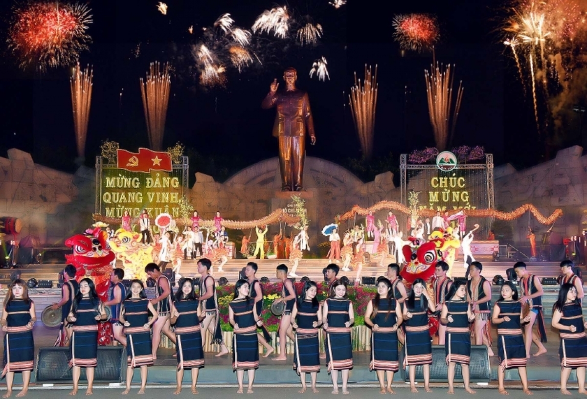 Tơdroăng ngê̆ thuât a Plông kân Đại Đoàn Kết, Pleiku, Gia Lai.