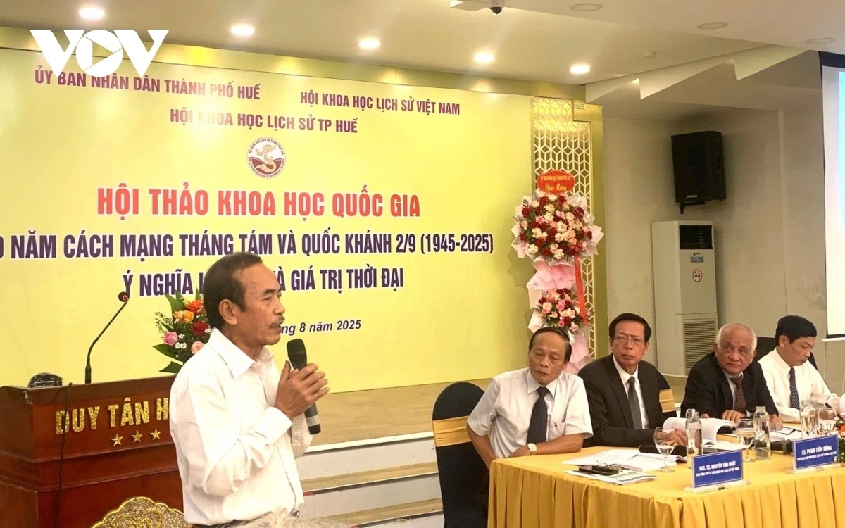 Các đại biểu phát biểu tại hội thảo