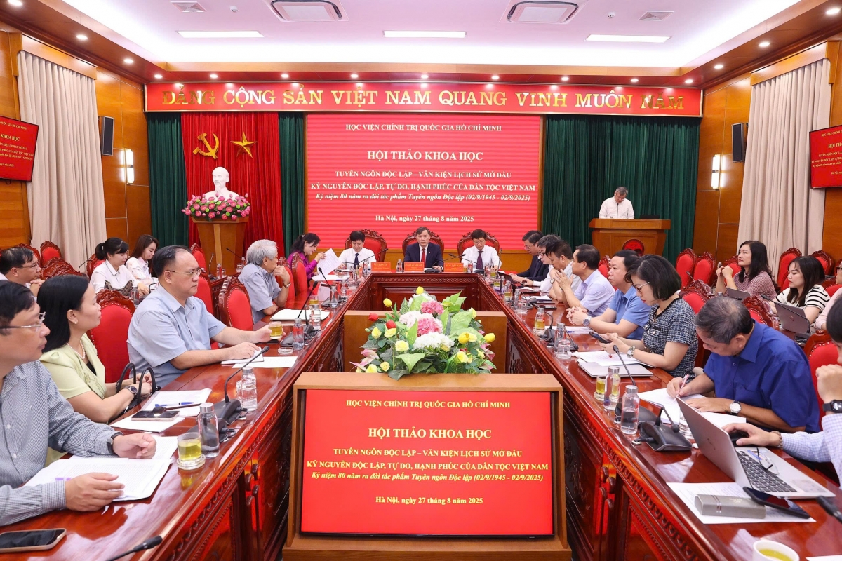 Rup lam ntŭk tâm nchră khoa học mpeh rnoh khlay Tuyên ngôn Độc lập