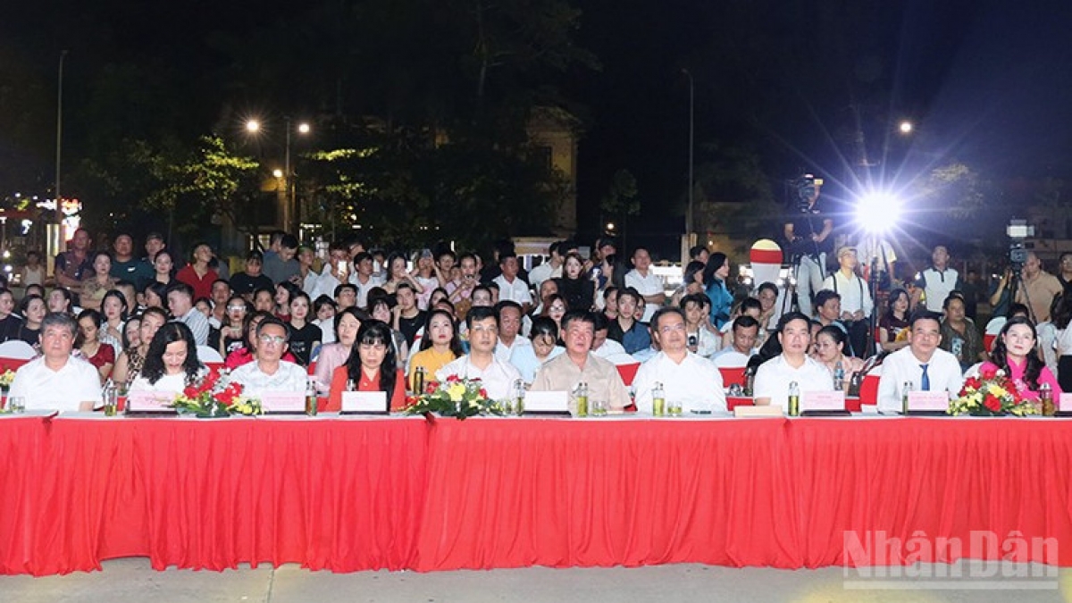 Các đại biểu dự lễ khai mạc. Ảnh: Báo Nhân dân