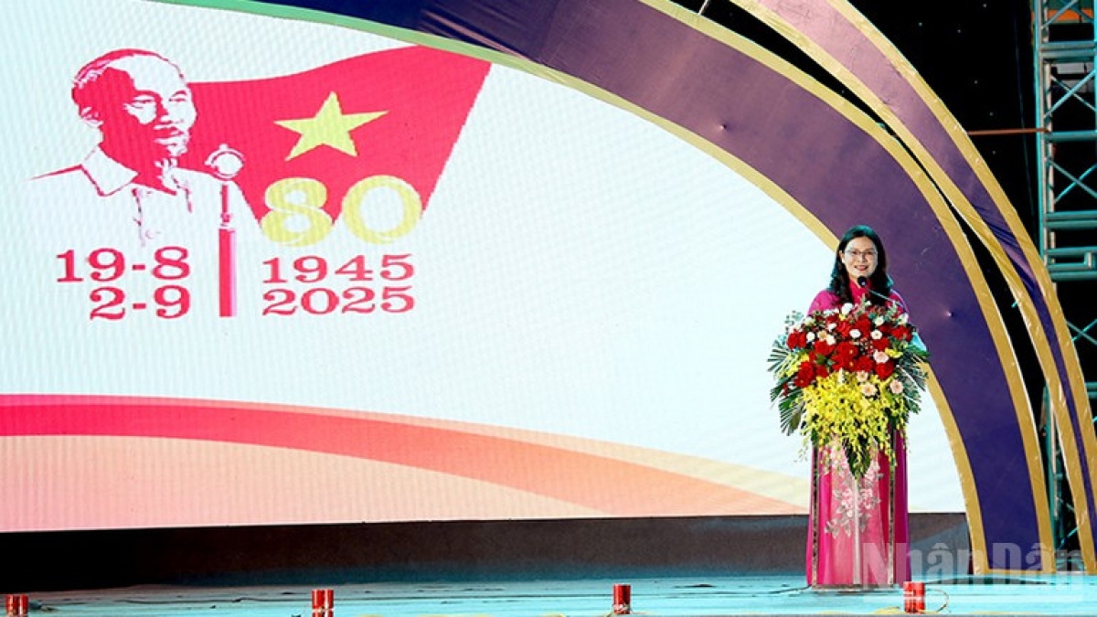 Đồng chí Vương Ngọc Hà, Phó Chủ tịch Ủy ban nhân dân tỉnh Tuyên Quang phát biểu chào mừng tại lễ khai mạc. Chanup: Báo Nhân dân