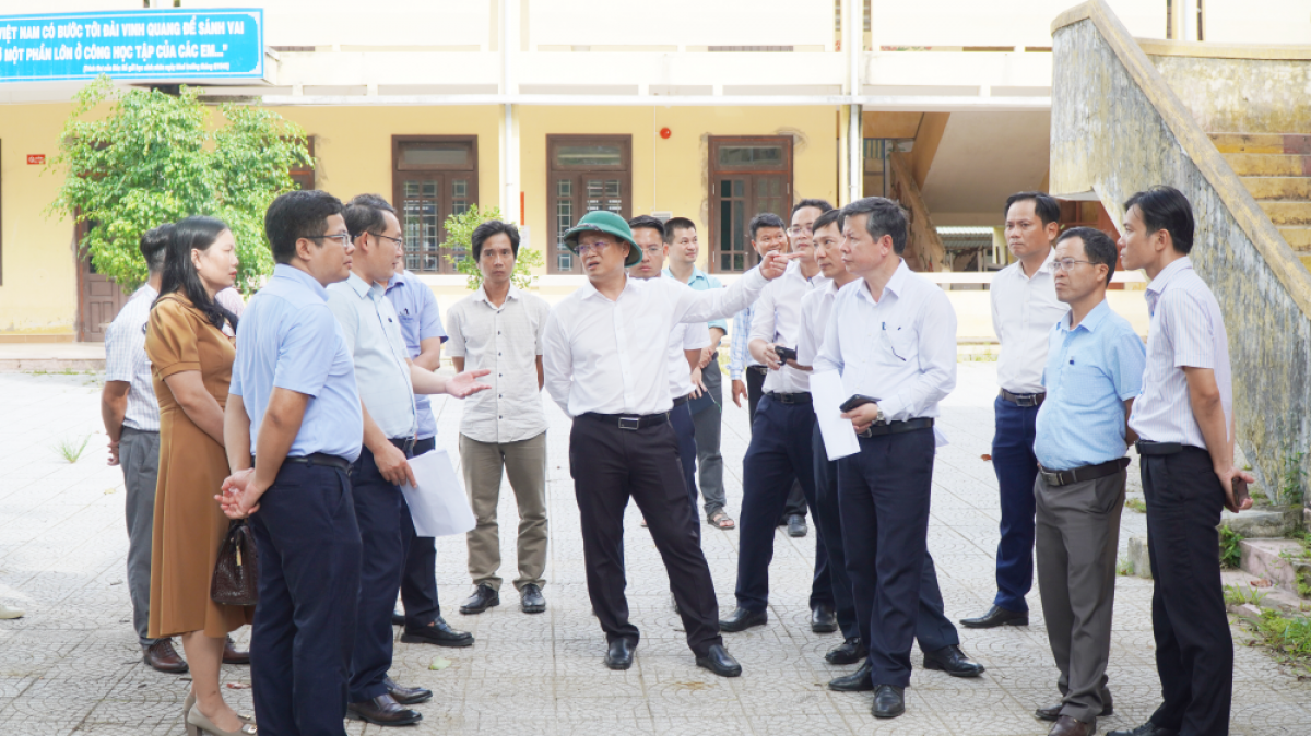 Qua khảo sát, đoàn công tác đã thống nhất phương án xây mới 4 trường nội trú liên cấp TH-THCS, cải tạo cải tạo, nâng cấp 1 trường hiện có.