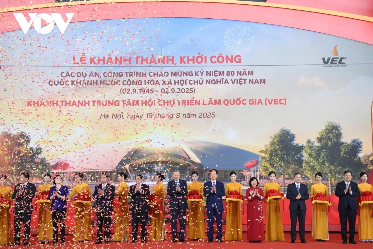 Bơhiàn koh biài sơnđờm ai mut ngui, sơnđờm mut lơh ală rơndăp broă lơh, broă lơh bơt bơtàu gờm chờ tơngkah kir sơnrai 80 nam Sơntờm Dà lơgar Kộng hoà sàh hội củ nghĩa Việt Nam