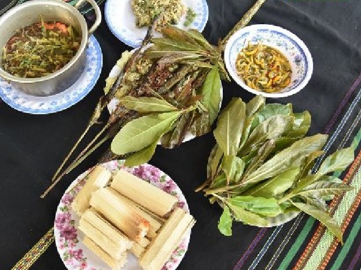 
'Nhot xa đei pơm đơ̆ng hla tơnŭng