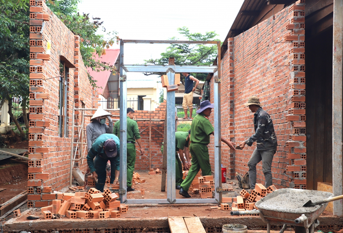 
Um ai linh Công an Tây Nguyên hơnơ̆ng đei ƀôh lơ̆m tơdrong jang man hnam tơgŭm ăn kon pơlei 