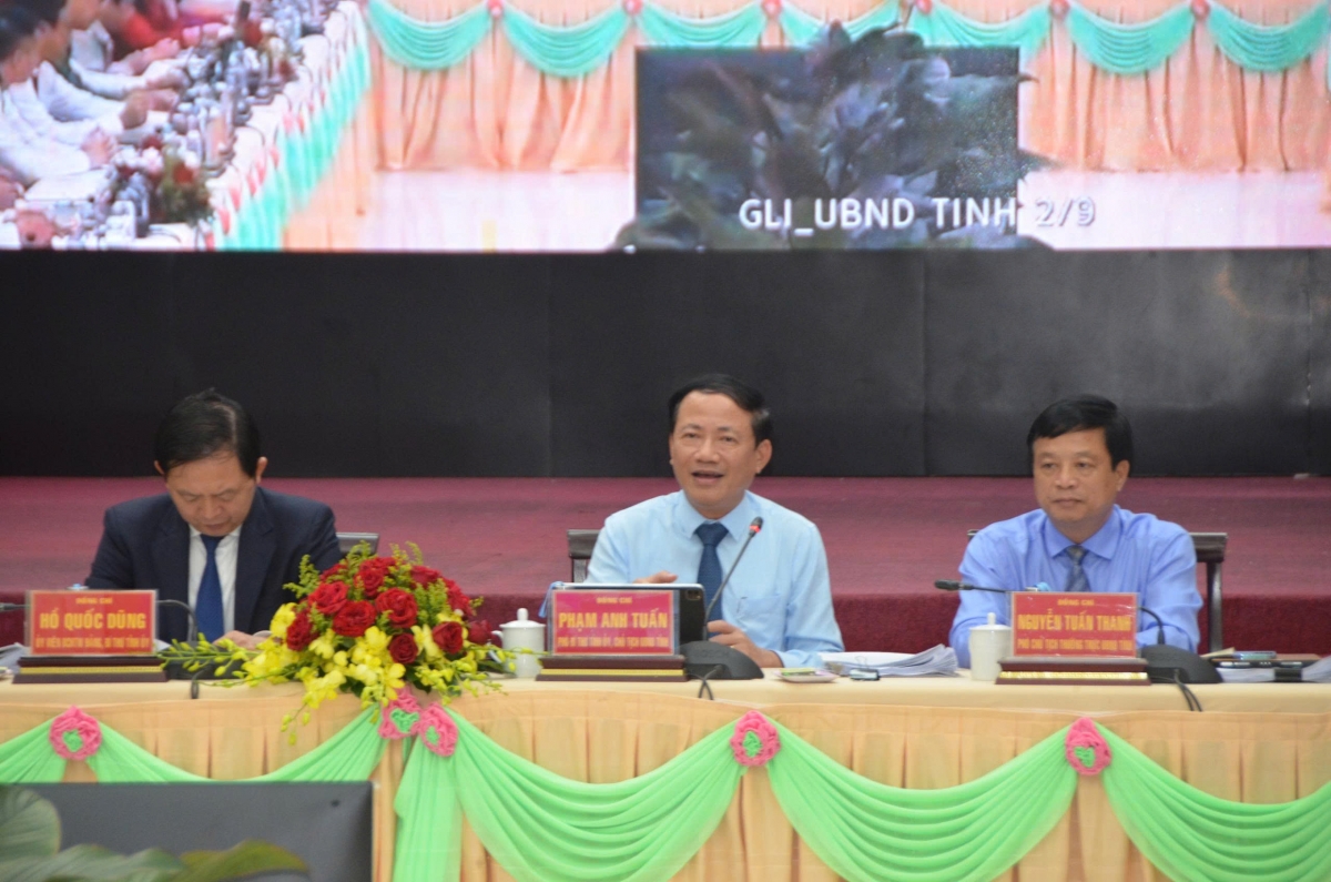 Ƀok Phạm Anh Tuấn (ngôi tŏk bŏk) pơgơ̆r Hop akŏm pơjao tơdrong hơgăt ăn dôm xăh, phường