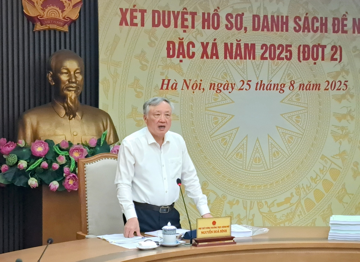 Pôa Nguyễn Hòa Bình, Phŏ Ngế pro xiâm hnê ngăn tơnêi têa pơkuâ po rôh hôp