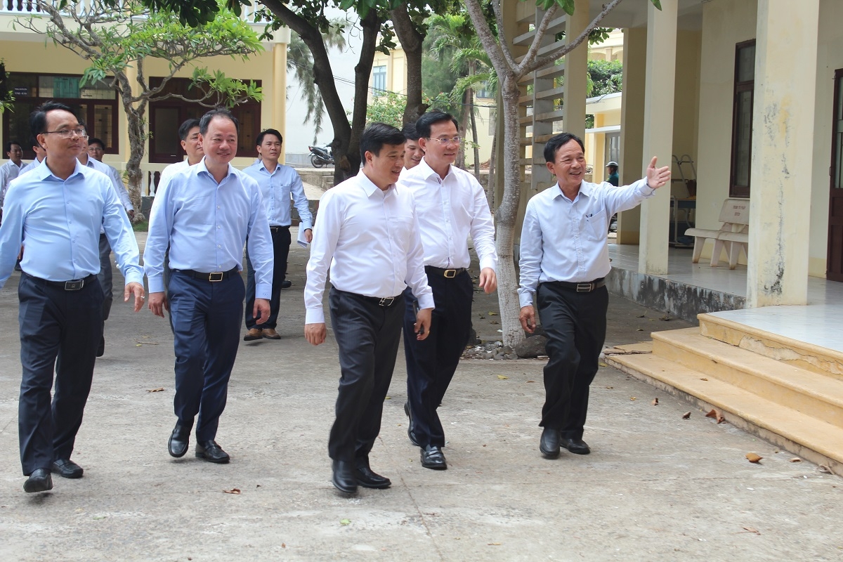 Mpôl pah kan bah kruanh n’gor Lâm Đồng hăn uănh nkual hành chính công bah Đặc khu Phú Quý
 