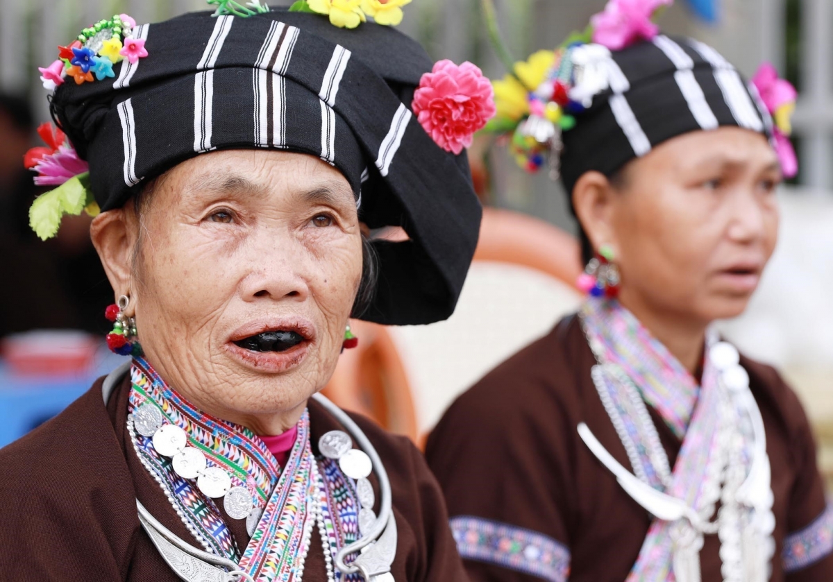 Piah hu tagei juk soang kajap, urang kamei bangsa Lự daok di Lai Chau nyaom tagei yaok harei hadei huak dayauk