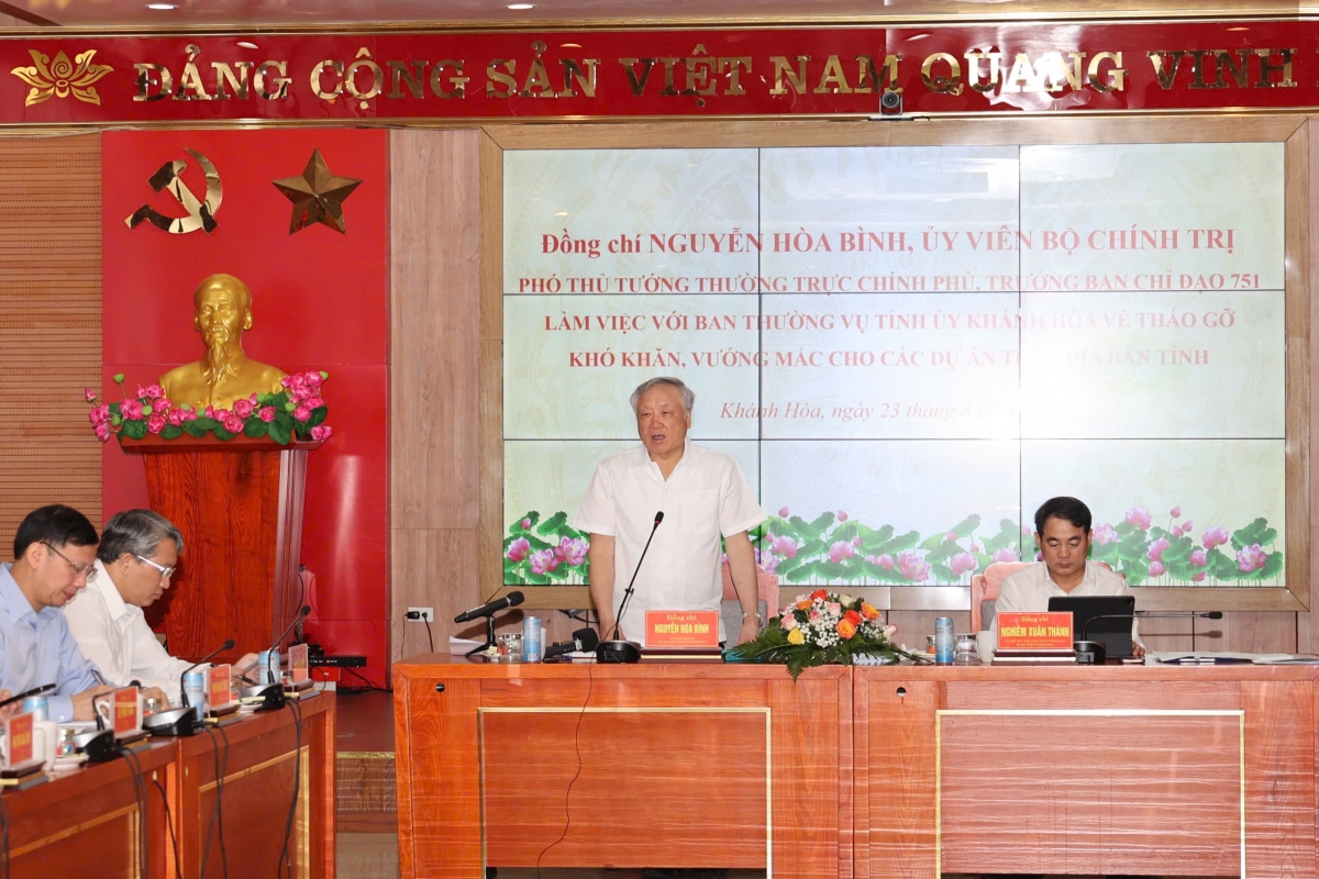 Pôa Nguyễn Hoà Bình, Phŏ Ngế pro xiâm hnê ngăn hiăng vêh mơnhên ngăn 2 tơdroăng tơkêa bro “rơpâu rơtal liăn”