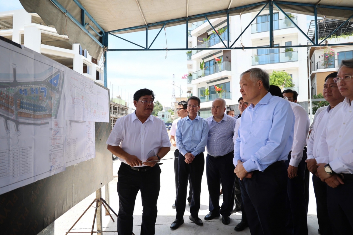 
Kơ iĕng Thủ tướng Nguyễn Hòa Bình hlôi năm dăr lăng hloi 2 tơdrong vă jang “rơbou ti"