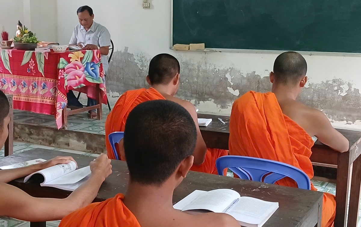 Quang cảnh một góc lớp học Pali ở chùa Phướng, phường Nguyệt Hóa, tỉnh Vĩnh Long