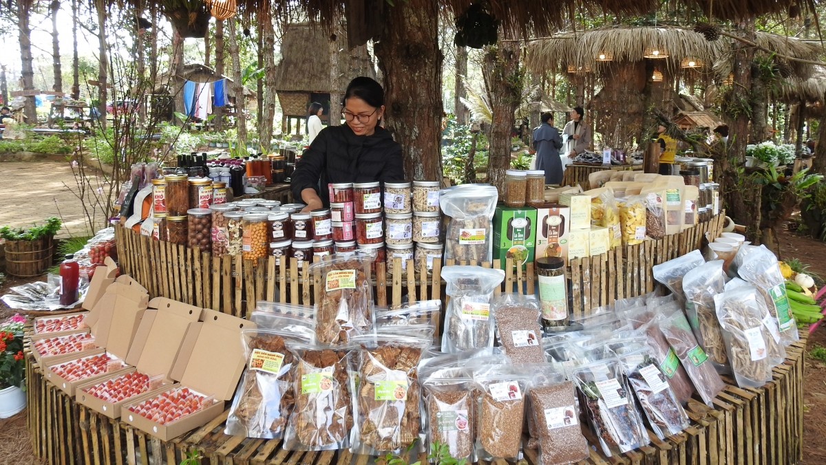 Những cây trồng quen thuộc của người Xơ Đăng nơi đại ngàn tỉnh Quảng Ngãi được chế biến thành sản phẩm hàng hoá chất lượng cao.