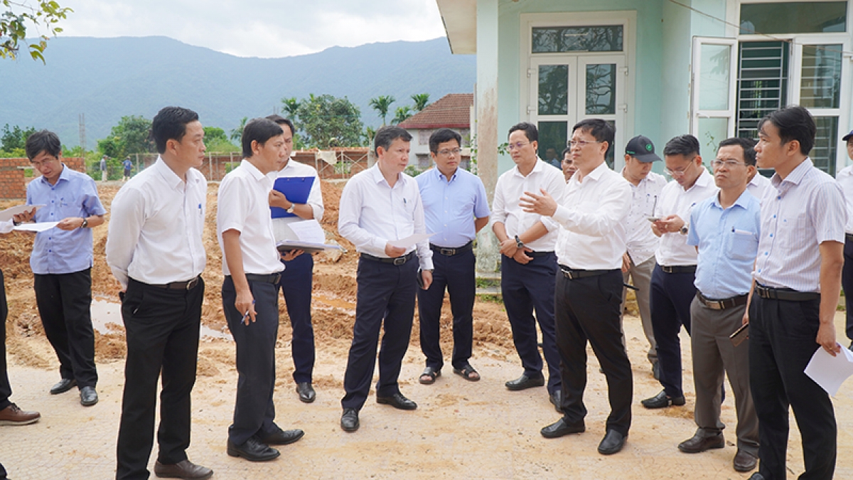 Lãnh đạo thành phố Huế kiểm tra thực địa vị trí dự kiến xây dựng trường học tại các xã biên giới