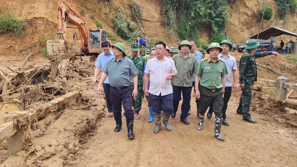 Pôa Phạm Minh Chính, Ngế pro xiâm hnê ngăn tơnêi têa – pơlê Háng Pu Xi, cheăm Xa Dung