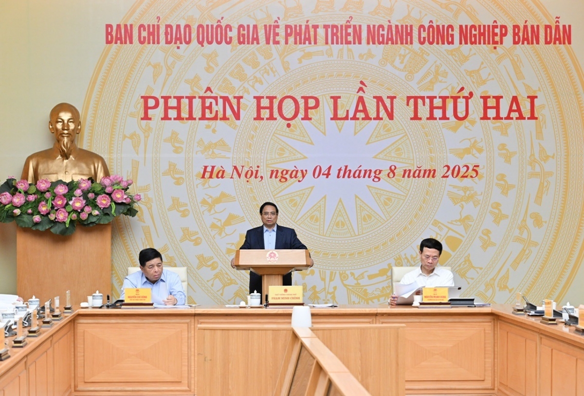 
Thủ tướng iung pơma tơ̆ hop akŏm.