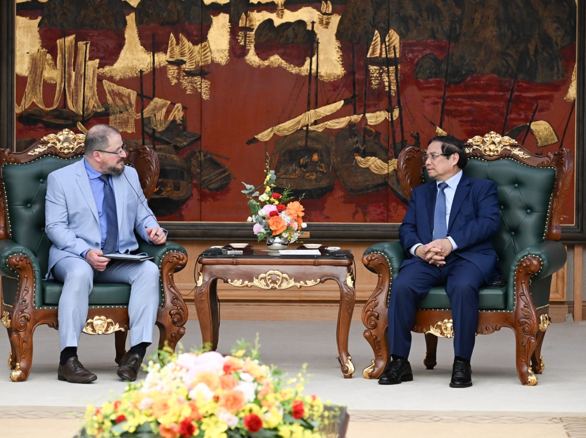 Pôa Phạm Minh Chính, Ngế pro xiâm hnê ngăn tơnêi têa prếi kăn xiâm hnê ngăn hlối cho kăn xiâm pơkuâ Grup Qualcomm (Mih)