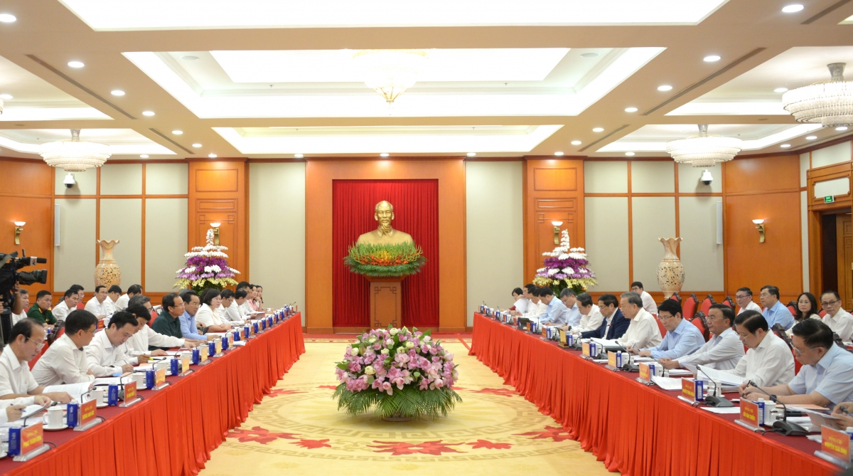 
Tổng bí thư Tô Lâm pơgơ̆r tơdrong pơm jang